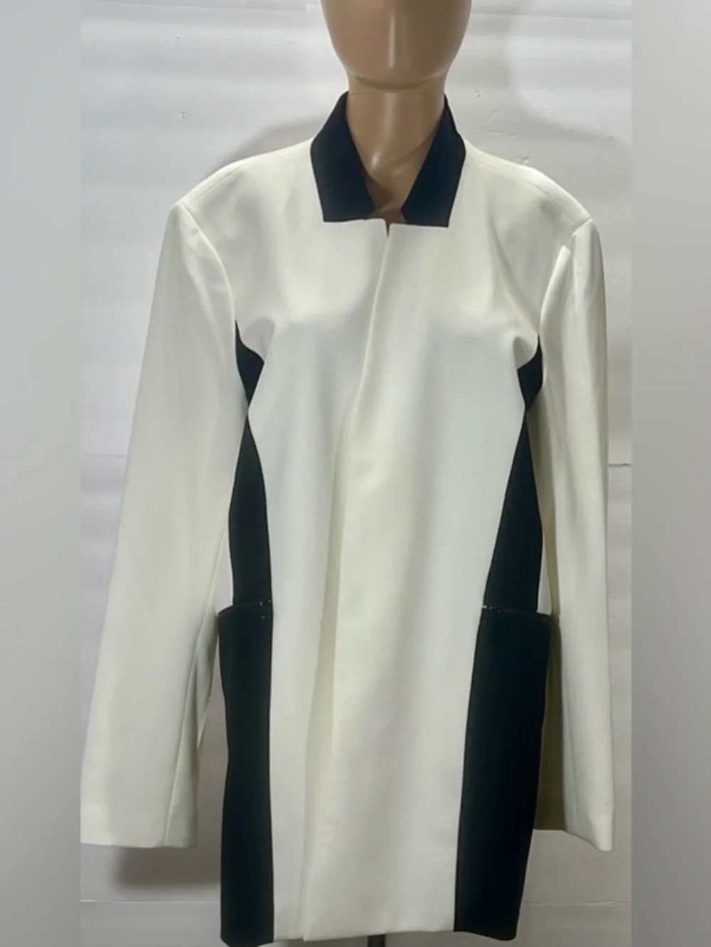 Kasper White and Black Long Sleeve Colorblock Jacket